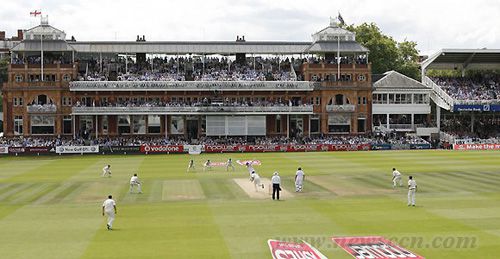 �_�°����