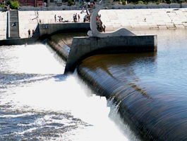 二級建造師水利實務(wù)知識點：水閘的組成及作用